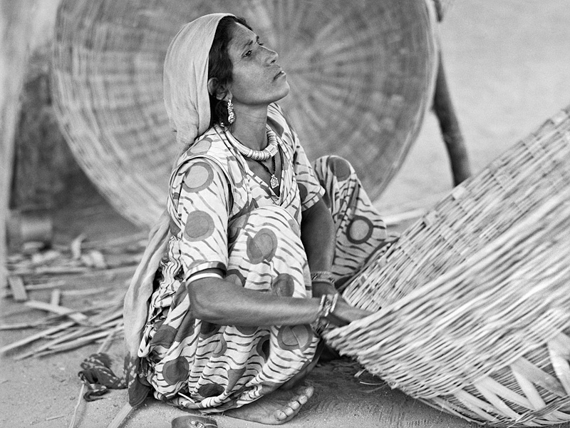 © Christine Turnauer – Sharada, fabricante de panier, Inde, 2015, KLV Art Projects