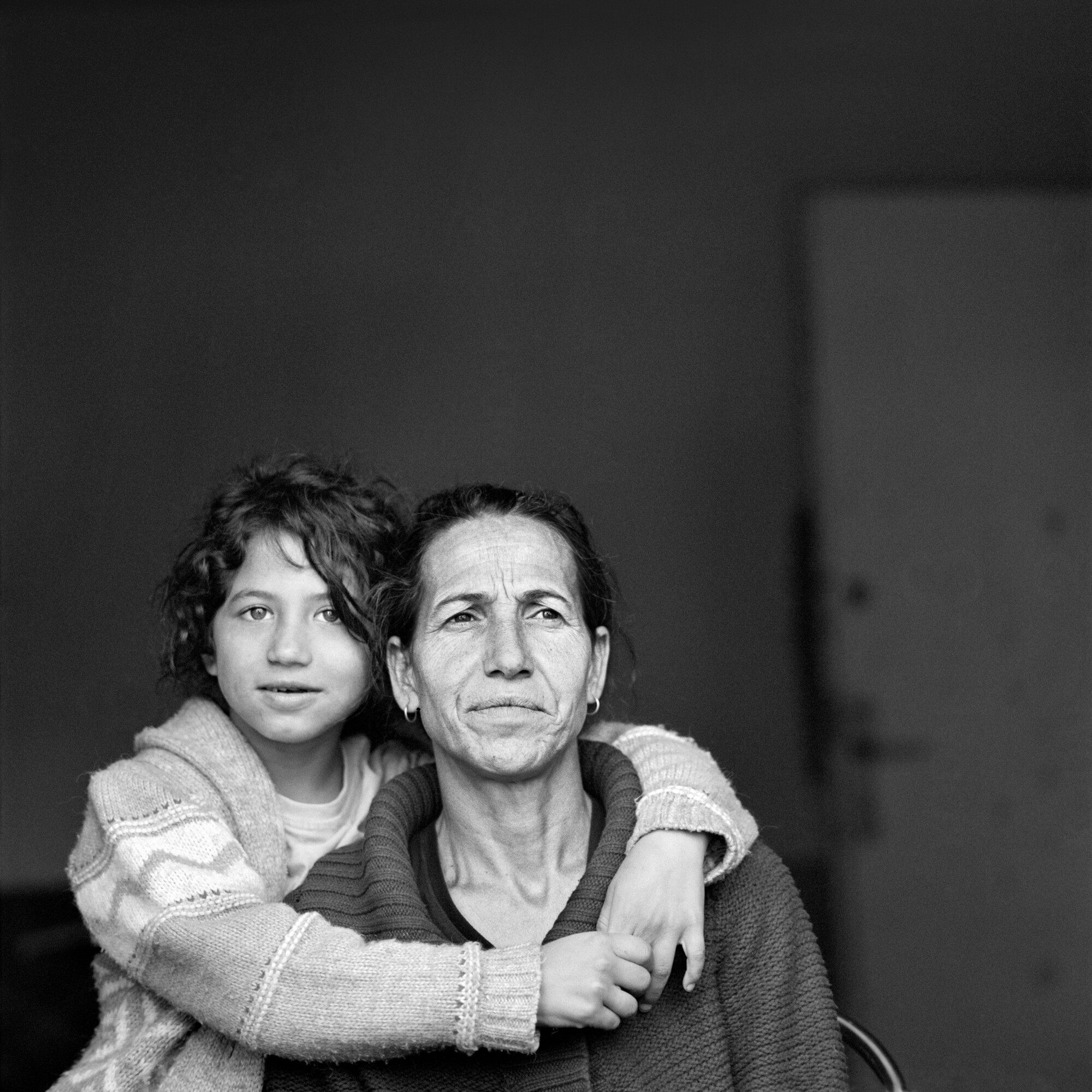 © Christine TURNAUER - Sunita and her mother Iliria, Roma Gurbeti, Fushe, Kosovo, 2016, Courtesy KLV Art Project