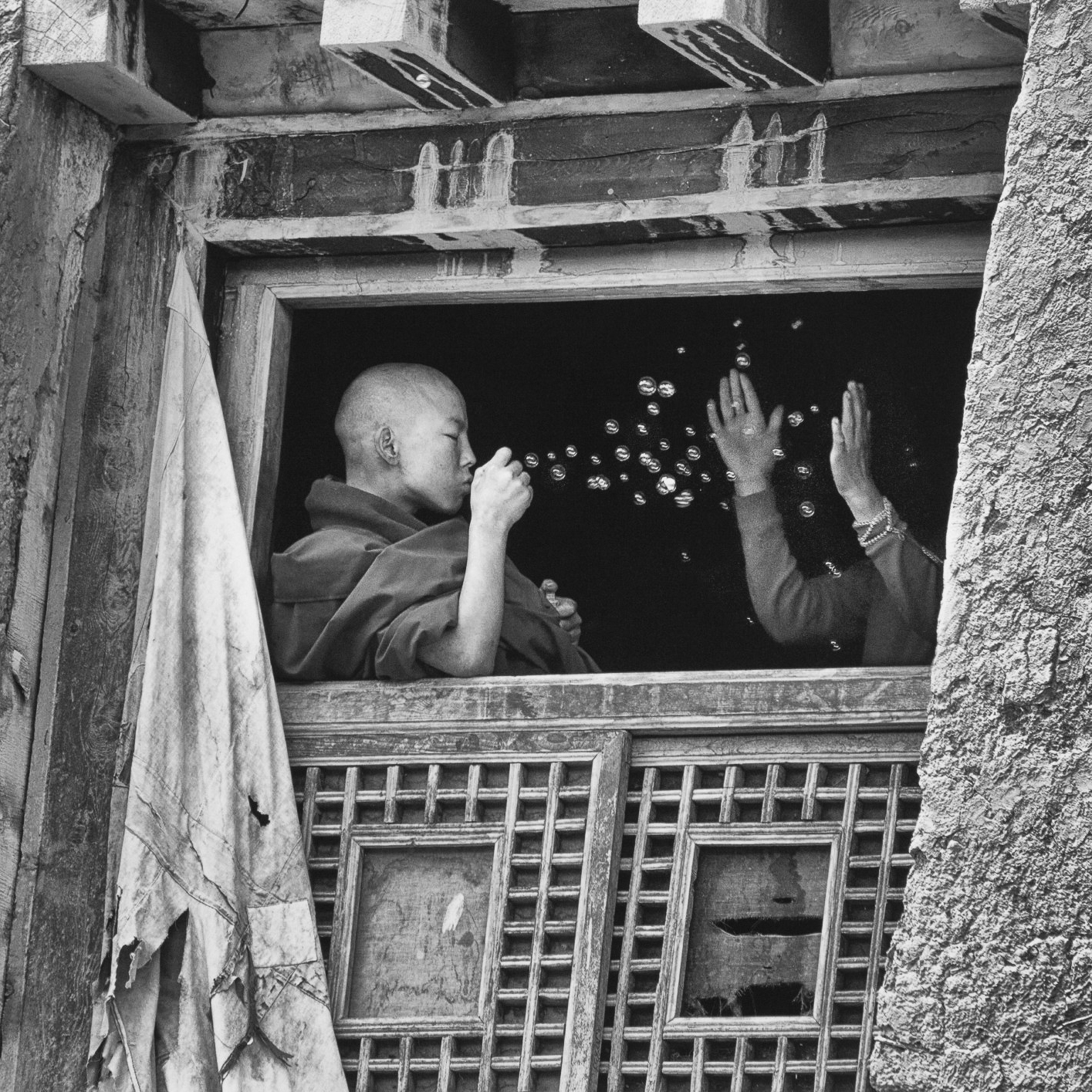 © Matthieu Ricard - Photograph Jeunes moines, juillet 2007.