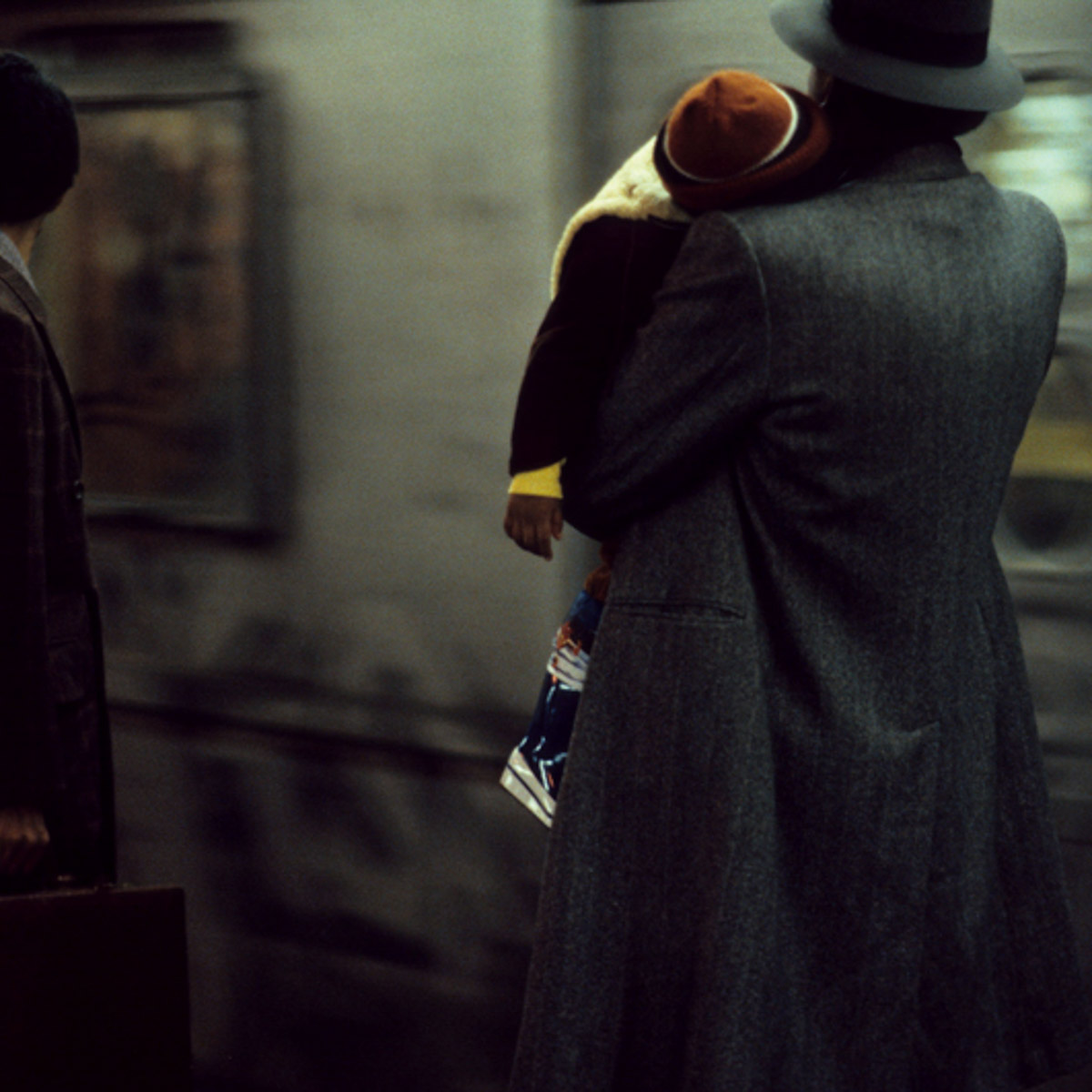 ©Frank Horvat,1984, NY USA, father and child, in the subway, Courtesy KLV Art 2023