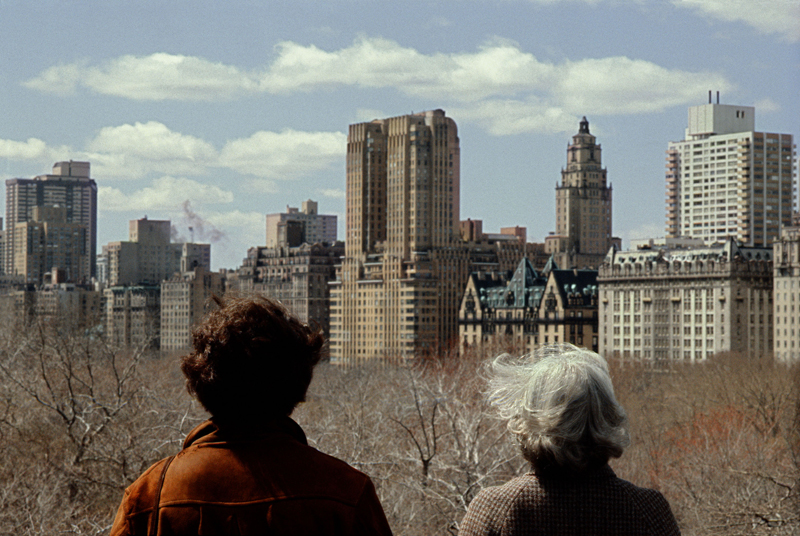 ©Frank Horvat,1984, NY USA, backs of two ladies, facing Central Park West, Courtesy KLV Art 2023
