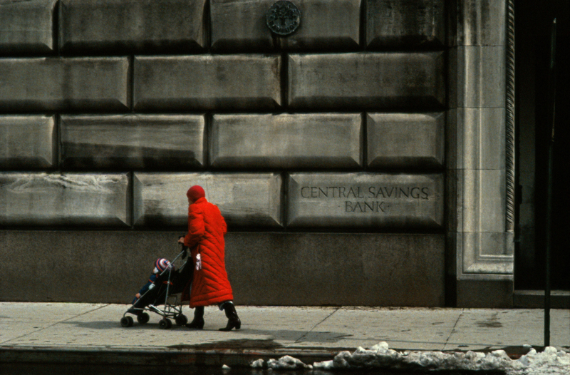 ©Frank Horvat,1984, NY USA, Upper West side, red coat in front of Upper West Side building, Courtesy KLV Art 2023
