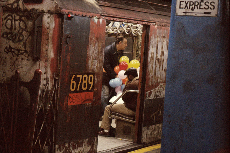 ©Frank Horvat,1984, NY USA, balloons in the subway, Courtesy KLV Art 202